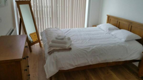 2 Bedroom 2 Bathroom Hub Apartment - Central MK - Free Parking, Fast Wifi and Smart TV